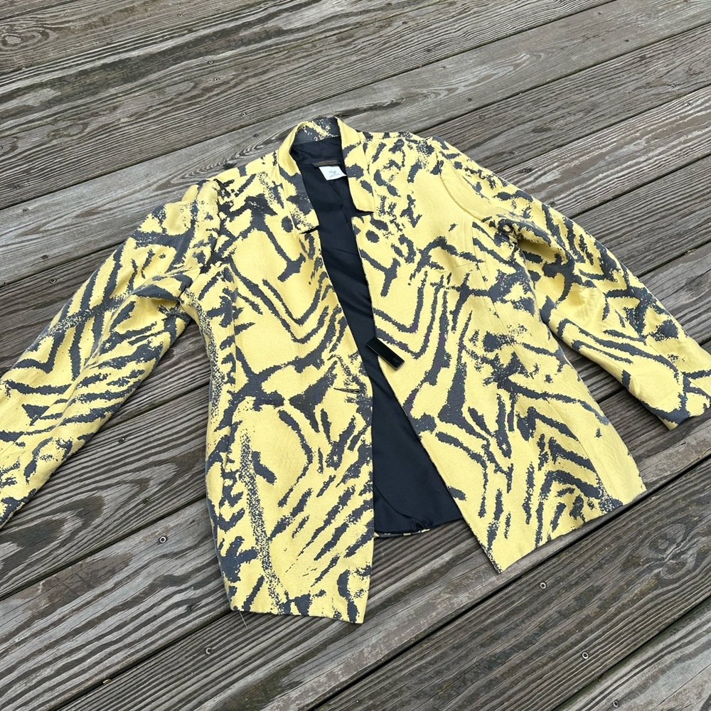 Linda Lundstrom Yellow suit Jacket